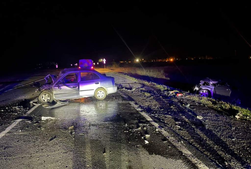 Два водителя и пассажирка погибли в ДТП на трассе А-260 в Ростовской области