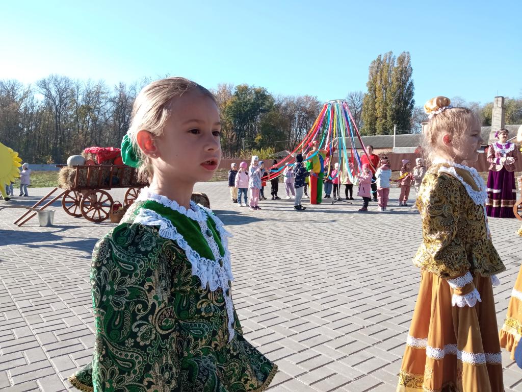 В детсаду Новочеркасска построили «казачью слободу» по проекту «Сделаем вместе»
