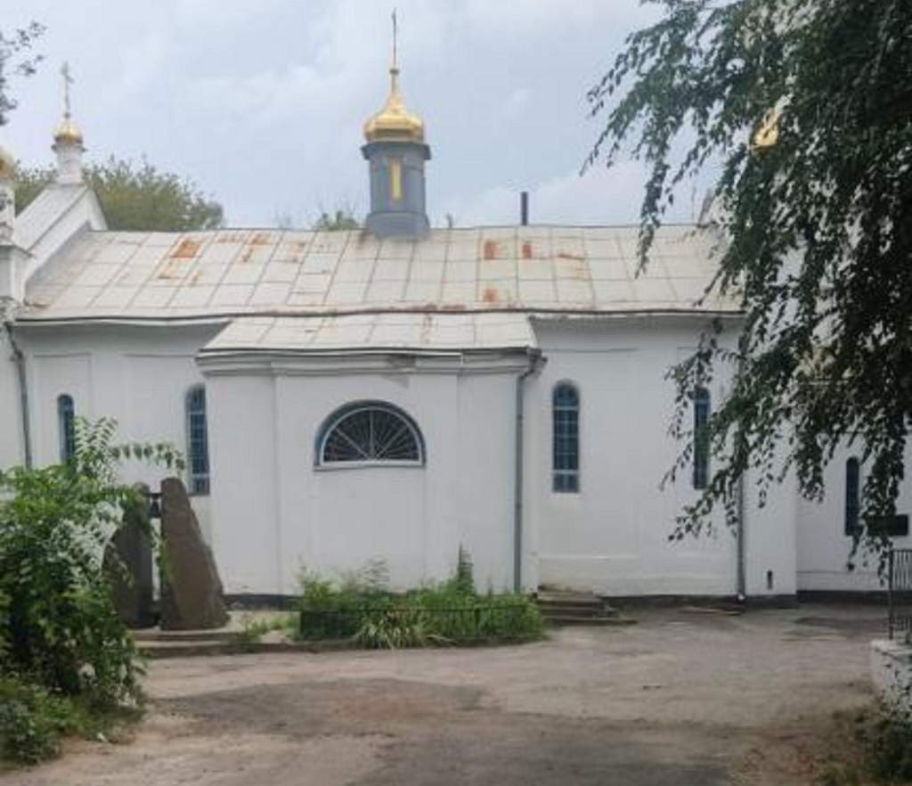 В Новочеркасске отремонтировали асфальт у храма на старом кладбище