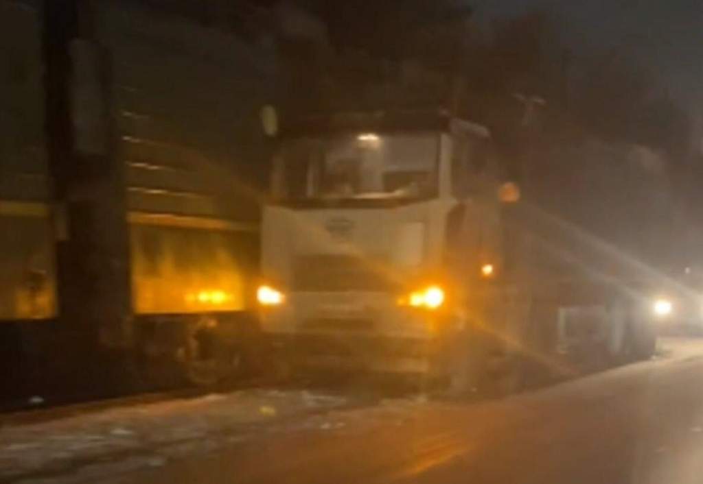 В Новочеркасске грузовик врезался в железнодорожный состав