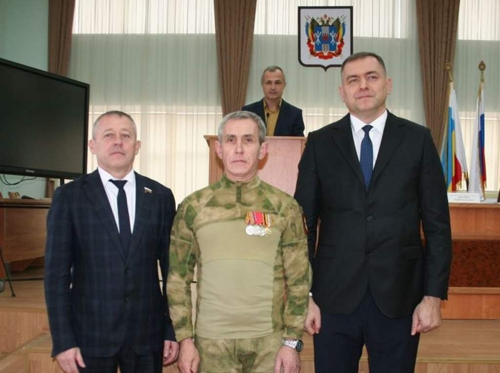 Добровольцам СВО вручили боевые награды в Новочеркасске