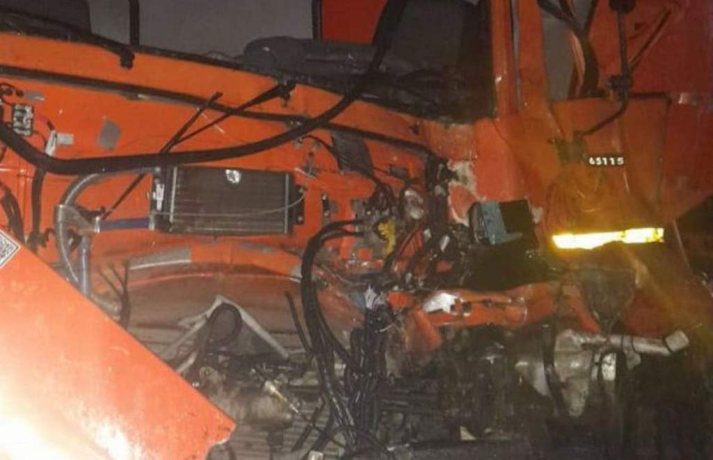 Водители погибли в лобовой аварии двух большегрузов на трассе в Ростовской области